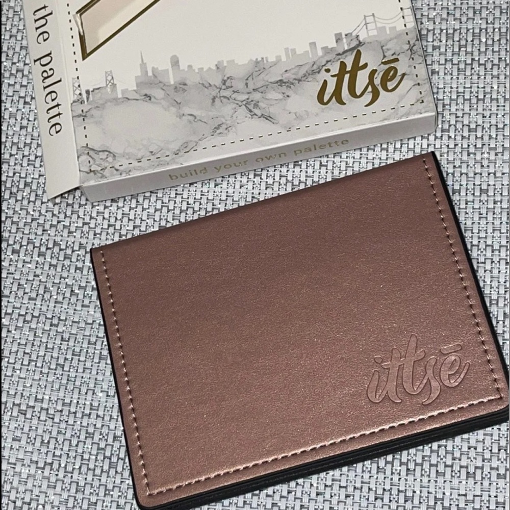 Ittse Magnetic eyeshadow palette